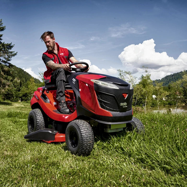 solo® by AL-KO Comfort T18-111.4 HDS-A V2 dārza traktors | 111 cm | Hidrostatisks