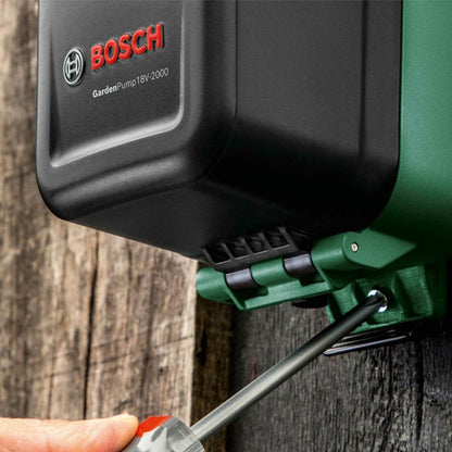 Akumulatora lietus ūdens sūknis BOSCH GardenPump 18V-2000 - 1x2,5Ah akumulators, lādētājs
