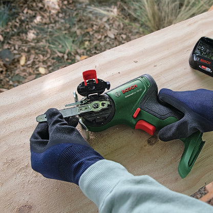 Akumulatora mikroķēdes zāģis BOSCH UniversalCut 18V-65 - 1x2,5Ah akumulators, lādētājs