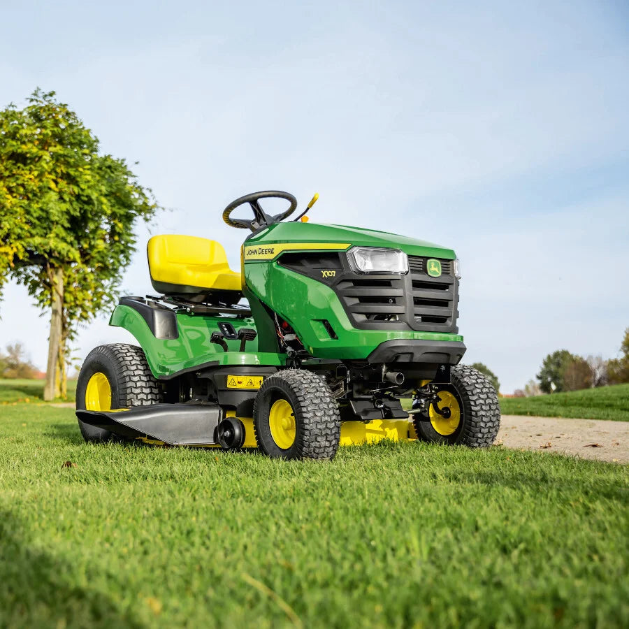 John Deere X107 dārza traktors 107 cm |Komfortablai darbībai un izcilai pļaušanas kvalitātei