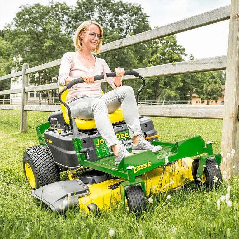 Dārza Traktors John Deere Z335E | Premium 0 apgrieziena zāles pļavējs