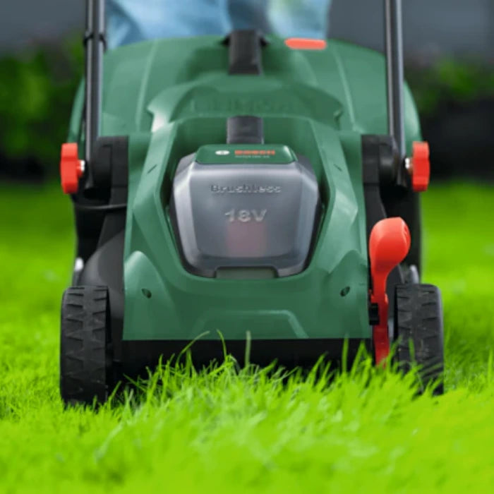 Bosch CityMower 18V-32-300 | Ērtai zāliena kopšanai bez vadiem līdz 300 m²