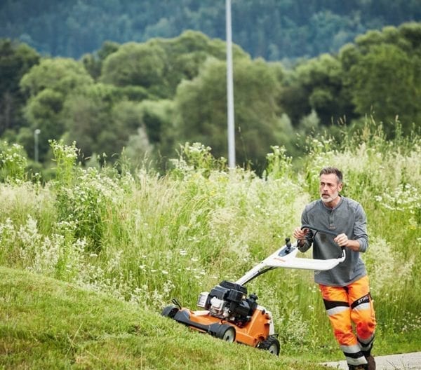 STIHL RM 453 T benzīna zāles pļāvējs 51 cm | Pašgājējs zālieniem līdz 1200 m²