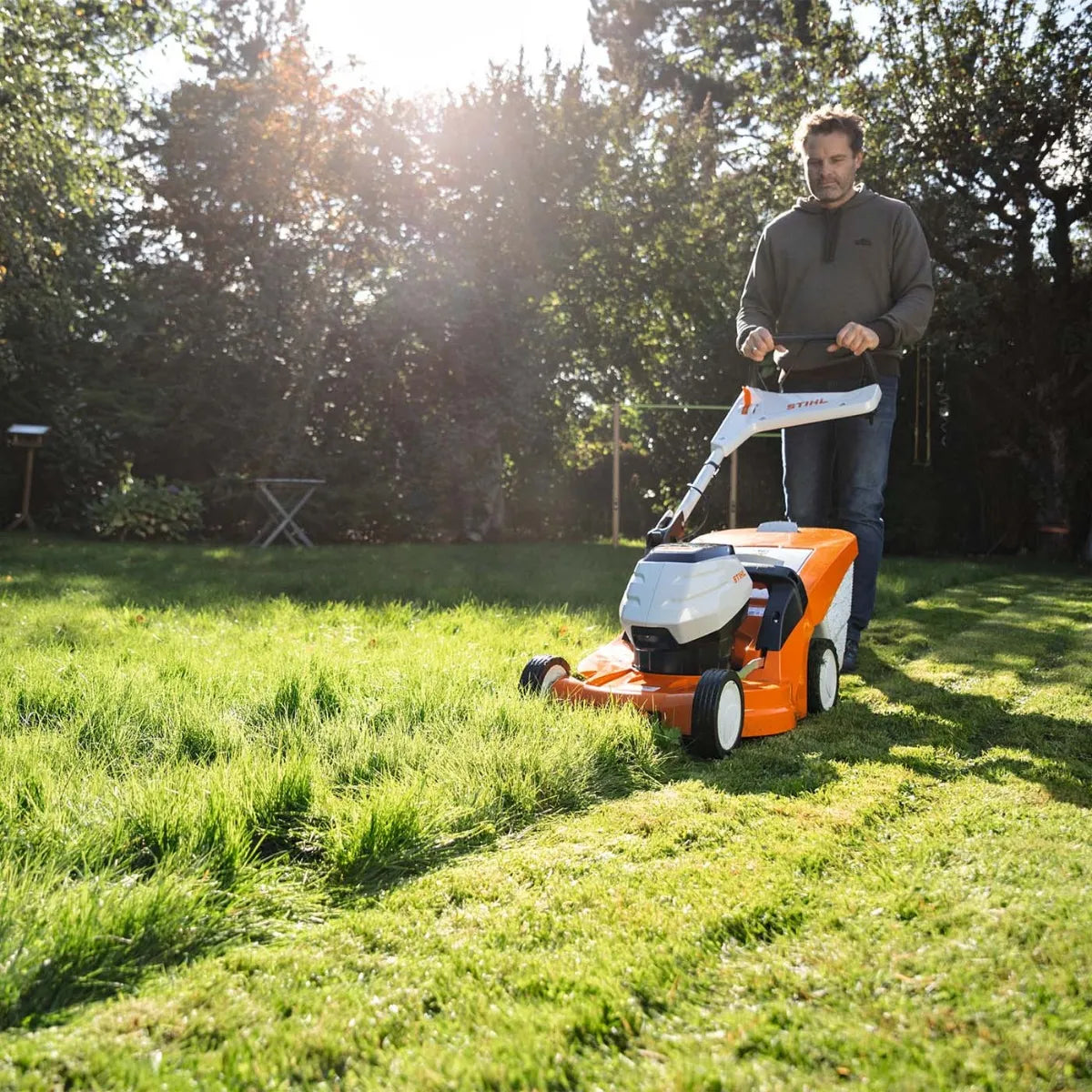 STIHL RM 443 benzīna zāles pļāvējs 41 cm | Kompakts pļāvējs zālieniem līdz 1200 m²