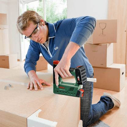 Akumulatora skavu un naglu pistole BOSCH UniversalTacker 18V-14