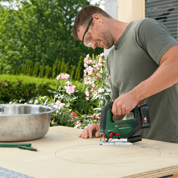 Akumulatora figūrzāģis BOSCH AdvancedSaw 18V-140 - bez akumulatora un lādētāja