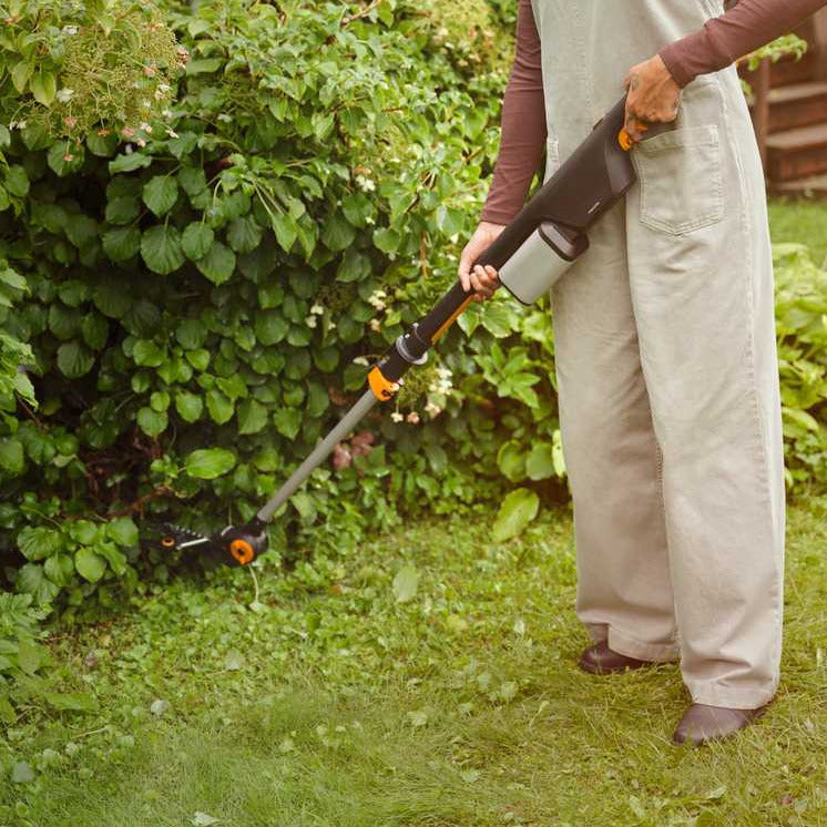 Akumulatora grieznes Fiskars eLopper (augļu kokiem)